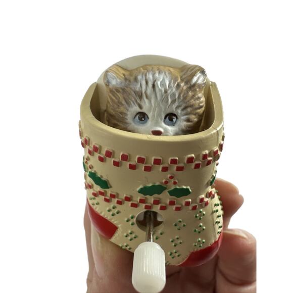 Hallmark Kitten in Stocking Brooch 1990 Christmas Holiday Pin‎ Collectible - Picture 1 of 8